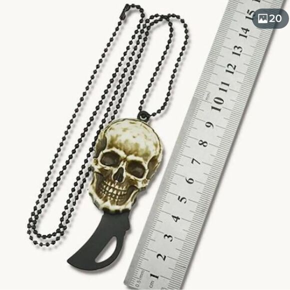 Retro skull pocket mini folding knife necklace, keychain, pendant EDC Tool. - Picture 6 of 9